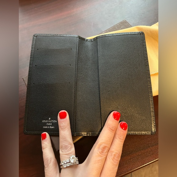FULL INCLUSION - Authentic Louis Vuitton Black Epi Leather Pocket Agenda Cover - Picture 7 of 14